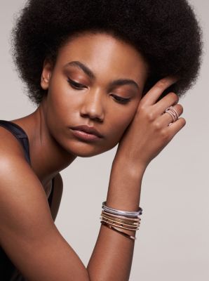 Brazalete anidado de plata esterlina chapada en oro de 14K con pav&eacute;