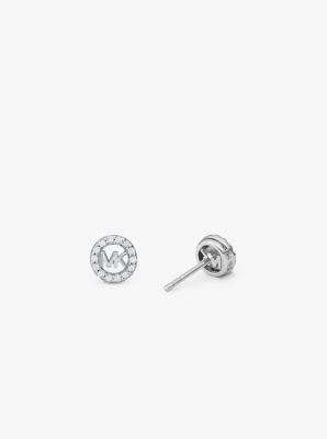 Clous d&#39;oreilles Fulton en argent sterling plaqué en métal précieux avec pierres pavées et breloque à logo