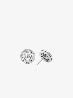 Clous d'oreilles breloque logo Fulton plaqués en métal précieux avec pierres pavées image number 1
