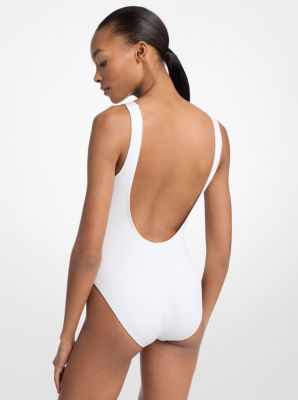 Traje de ba&ntilde;o con incrustaciones de pedrer&iacute;a