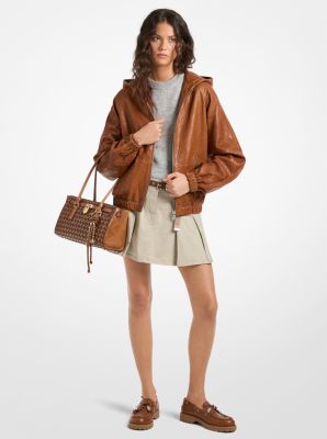 Chaqueta de piel texturizada con capucha