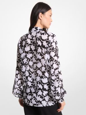 Blusa de georgette con cuello con lazada y estampado floral oscuro image number 1