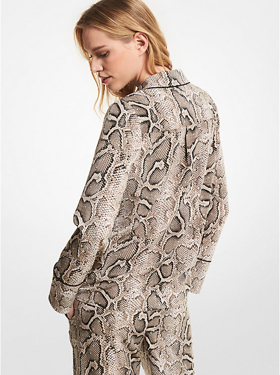 Chemise de pyjama en crêpe froissé à imprimé serpent et à ornements image number 1