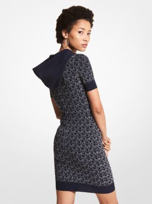 Abito con cappuccio con logo jacquard