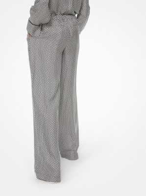 Pantalon de pyjama en serg&eacute; de soie &agrave; motif damier &agrave; logo