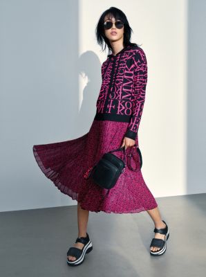 Falda plisada de georgette con estampado gr&aacute;fico de logotipo